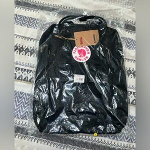 NWT Fjallraven Kanken Original Backpack
Black